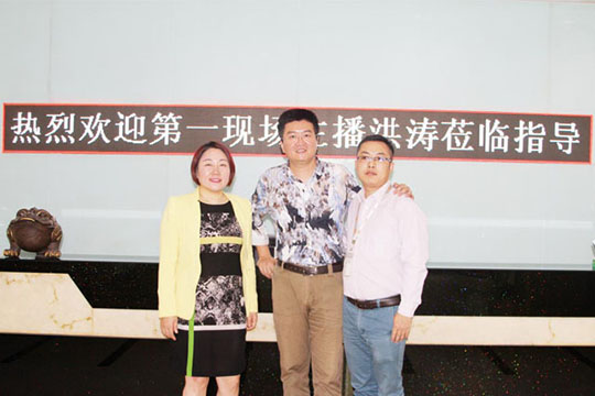 深圳“1时间”主持人洪涛喊你一起来参观今年会