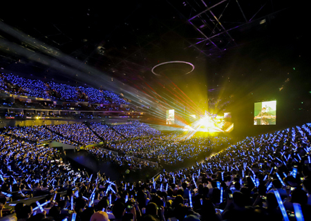 今年会LED透明屏闪耀伍佰ROCK STAR上海演唱会！